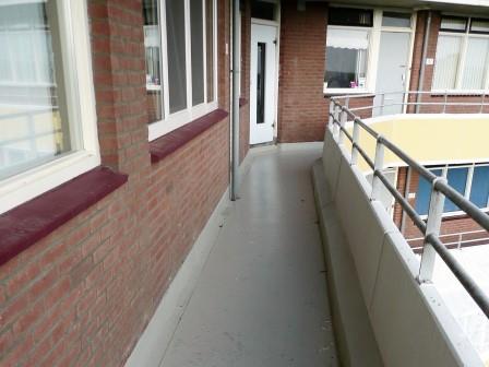 nieuwe galerijvloer en herstelde borstwering