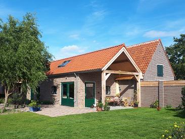 Realisatie schuur met logeer voorzieningen
